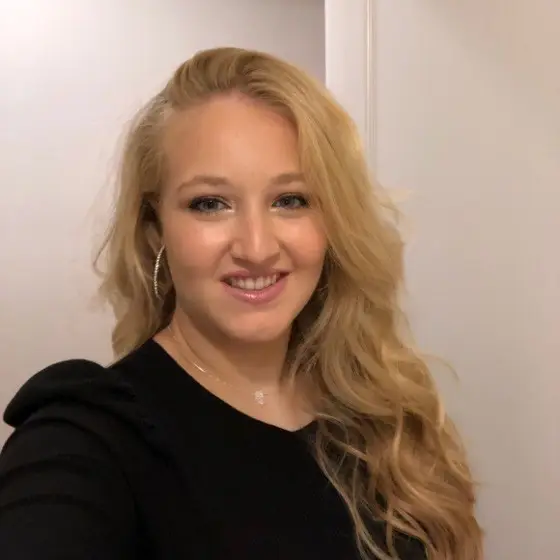 Headshot of virtual LSAT tutor Esther Pomerantz